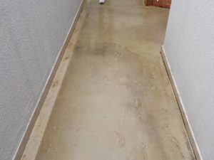 廊下の塩ビシートがプクプクに、、、 本文画像