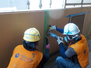 手摺壁への目地新設 本文画像