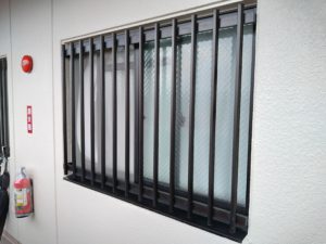 共用廊下に面した窓の格子(面格子) 本文画像