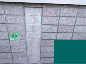 タイルのひび割れの下には・・・ 本文画像