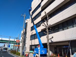 高所作業車で漏水対策工事 本文画像