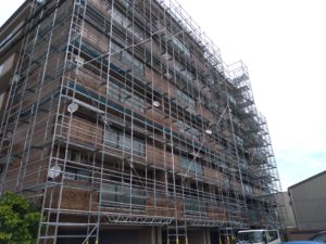 足場の設置とアンテナ 本文画像