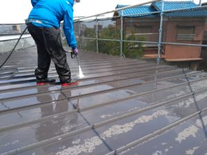 金属屋根(立平葺き)の洗浄 本文画像