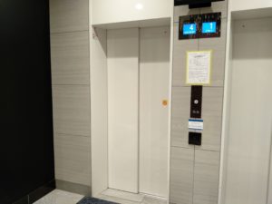 EV扉のフィルム貼り 本文画像