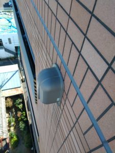 マンション外壁からの漏水　換気ガラリ 本文画像