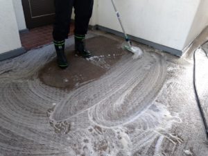 通路や手摺壁のリフレッシュで心機一転 本文画像