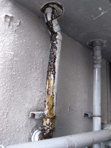 外部配管がこんな事に 本文画像