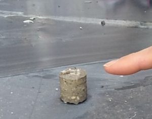 ひび割れ補修後のコア抜き試験 本文画像