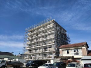 名古屋市守山区分譲マンションの大規模修繕工事が始まりました。 本文画像