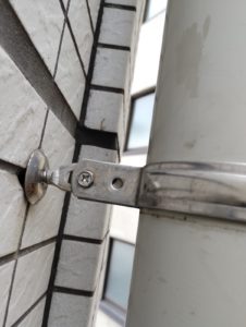 樋の掴み金物 本文画像