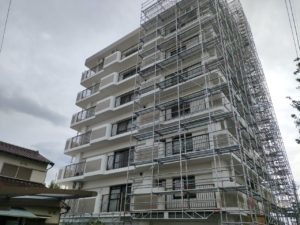 大規模修繕工事、足場解体 本文画像