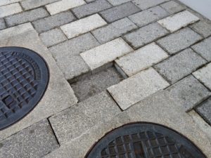 インターロッキングの陥没 本文画像