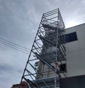 検査の為に部分足場 本文画像