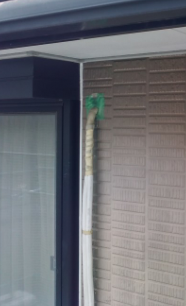 エアコンの配管カバー取外し塗装 本文画像