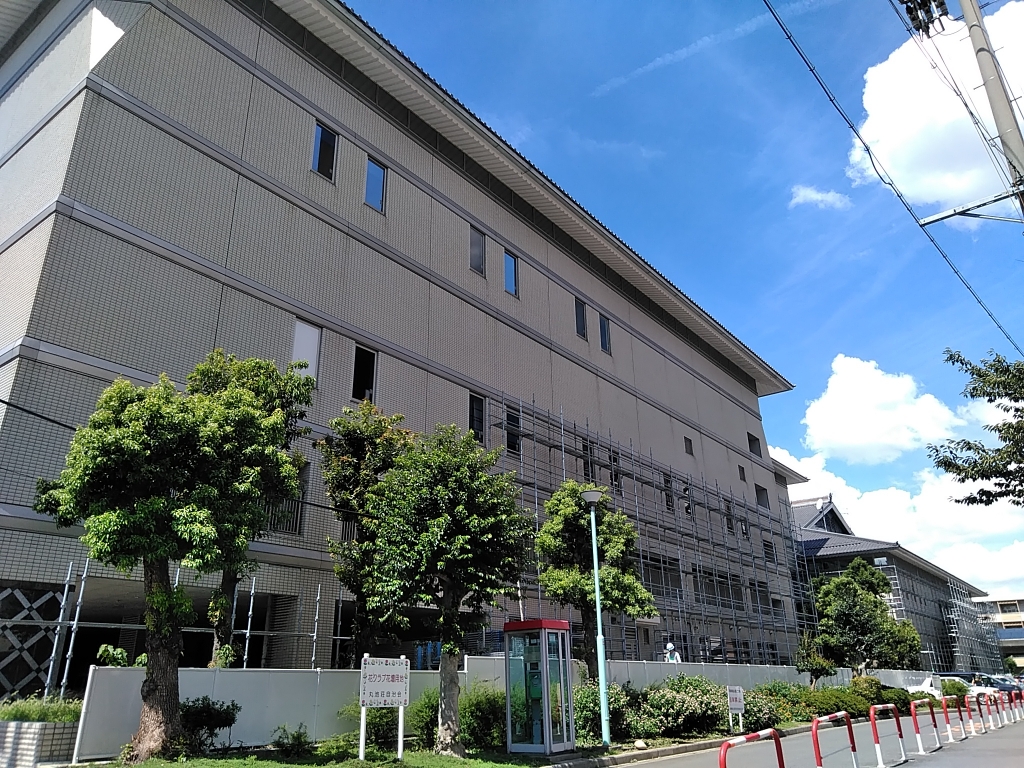 愛知県武道館の外壁診断します！ 本文画像