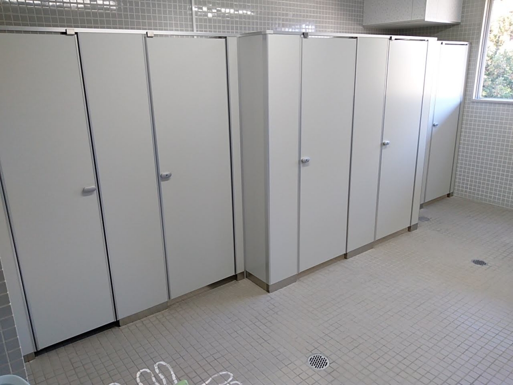 トイレブースの扉 本文画像